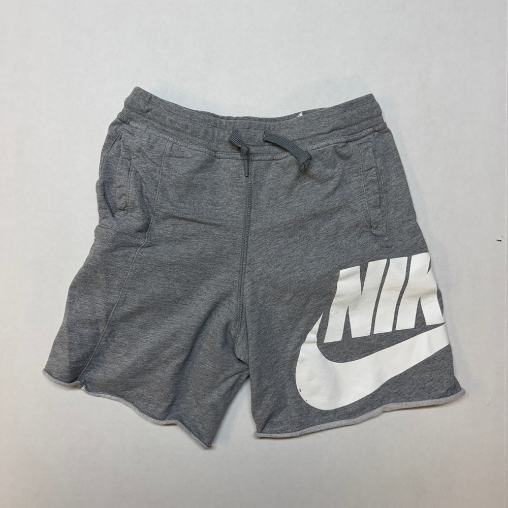 Nike Boy’s Medium Gray White Swoosh Logo Athletic Sports Shorts